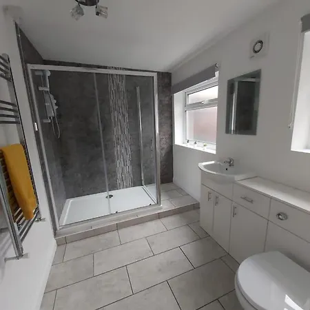 Finsbury House 3 Bedrooms Workstays Uk Video Tour Available 펜션