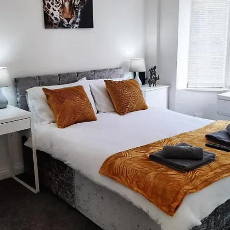 Finsbury House 3 Bedrooms Workstays Uk Video Tour Available * Middlesbrough