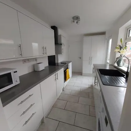 Finsbury House 3 Bedrooms Workstays Uk Video Tour Available Holiday home